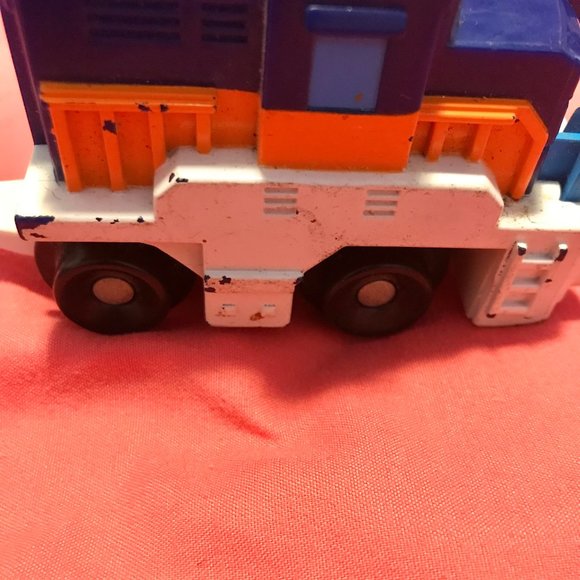 Mattel Geo Tracks - 1 locomotive and 2 freight cars - Picture 12 of 14